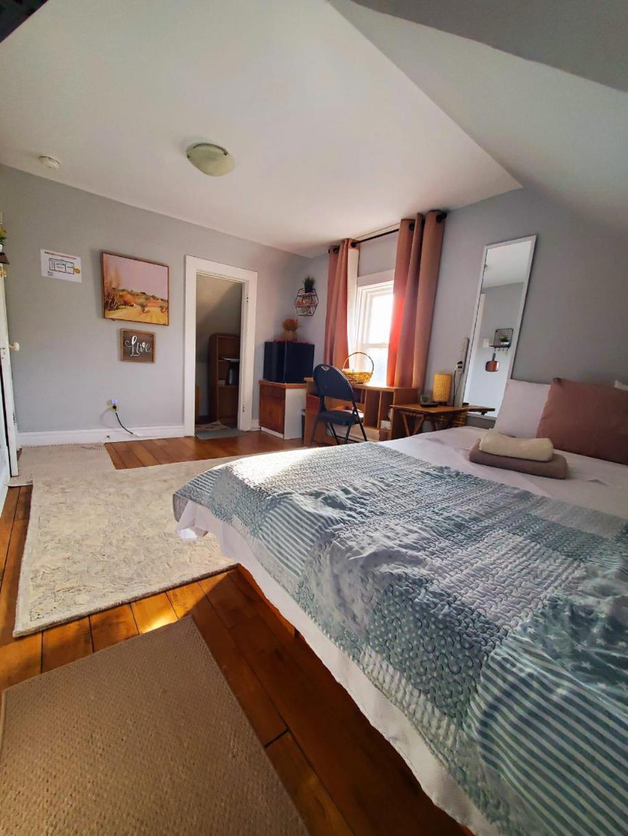 Merj'S Guest House In Wolesly Виннипег Экстерьер фото