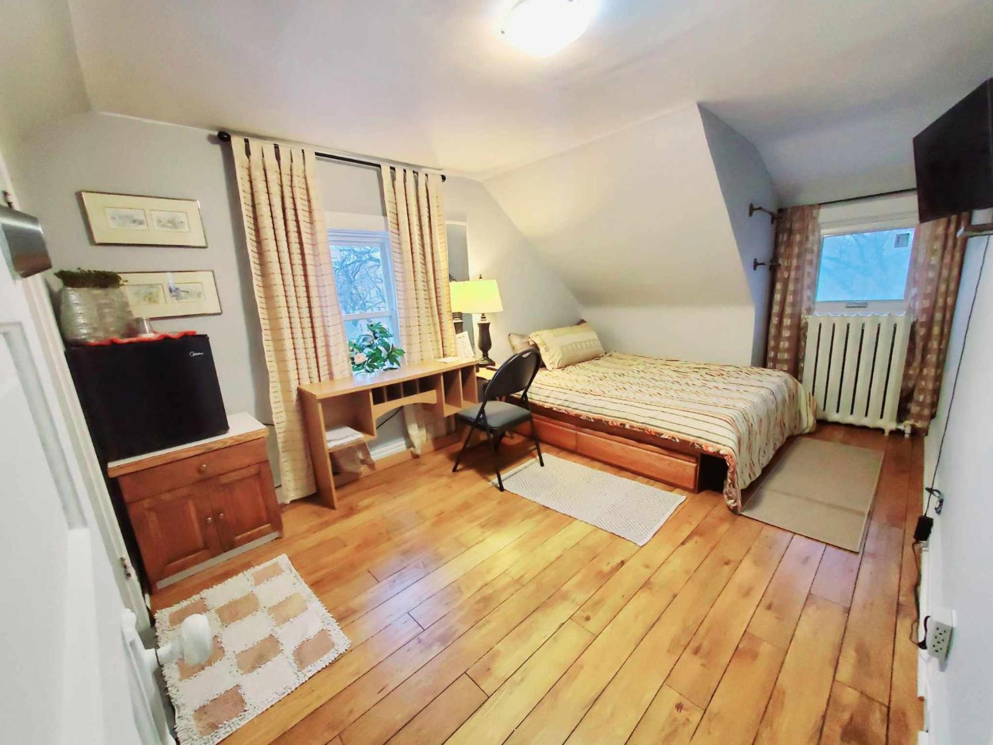 Merj'S Guest House In Wolesly Виннипег Экстерьер фото